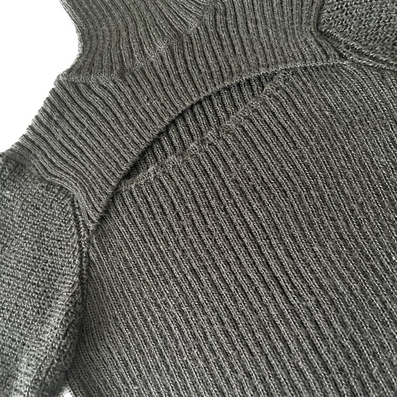 Nice open cleavage sweater - Picture 3 of 3